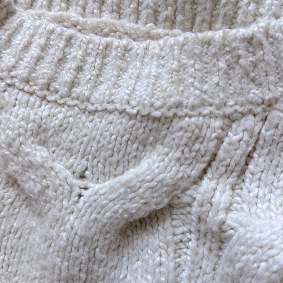 Hollister knit sweater - Picture 2 of 2